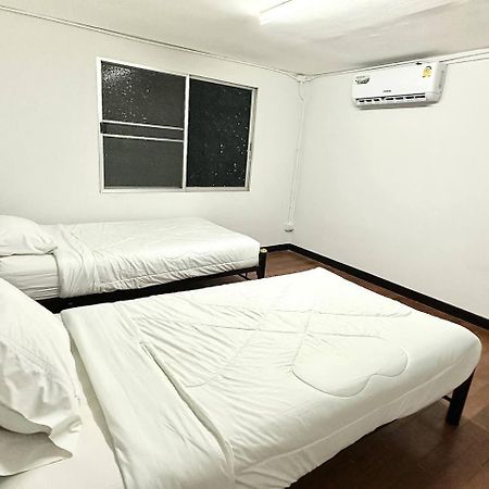 Adora Hostel Chiang Mai Esterno foto